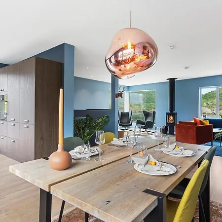 Nytt Hus Med Topp Standard Ved Havet