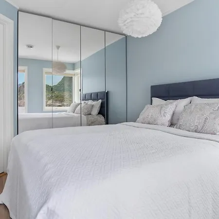 Nytt Hus Med Topp Standard Ved Havet * Kabelvag