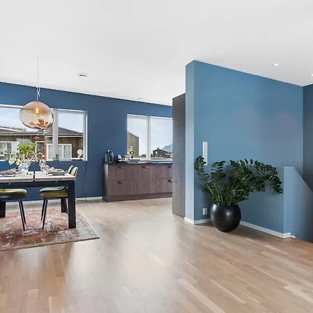 Holiday home Nytt Hus Med Topp Standard Ved Havet Kabelvag