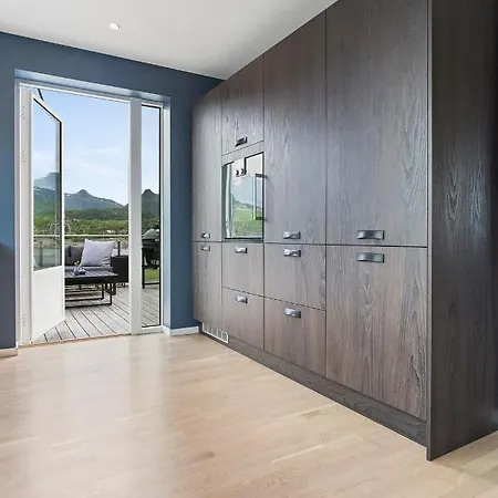 Holiday home Nytt Hus Med Topp Standard Ved Havet *
