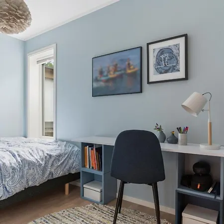 Nytt Hus Med Topp Standard Ved Havet